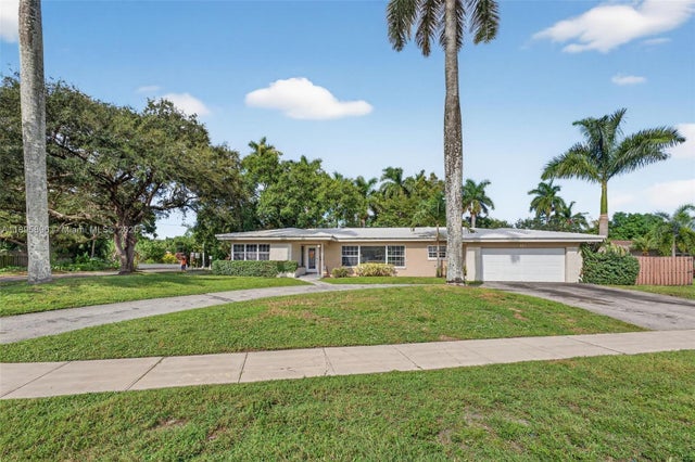 3 of 33 - 801 Holly Ln, Plantation, FL