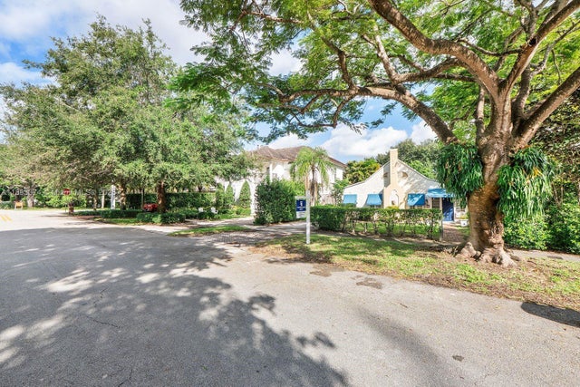 1 of 35 - 909 Se 5th Ct, Fort Lauderdale, FL