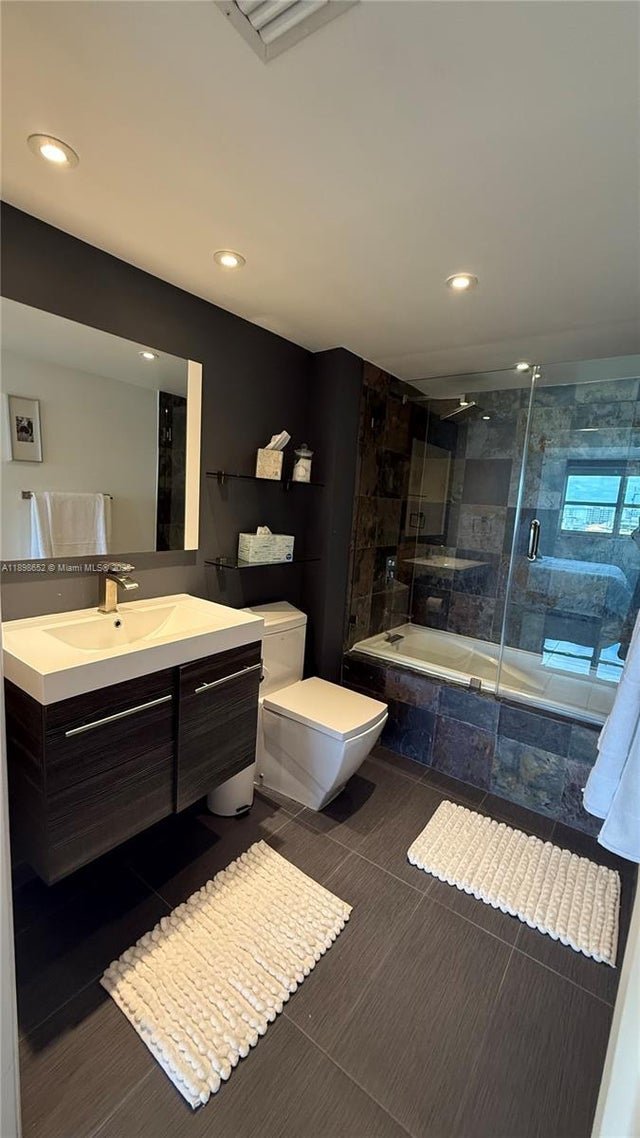 2 of 41 - 90 Alton Rd 909, Miami Beach, FL