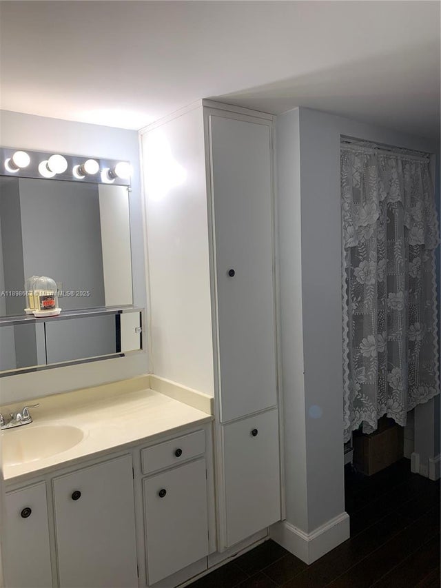 3 of 6 - 900 Colony Point Cir 305, Pembroke Pines, FL