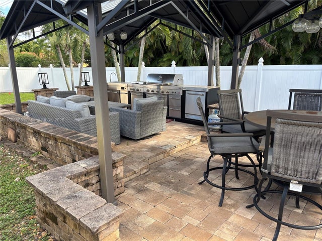 4 of 19 - 4812 Van Buren St, Hollywood, FL