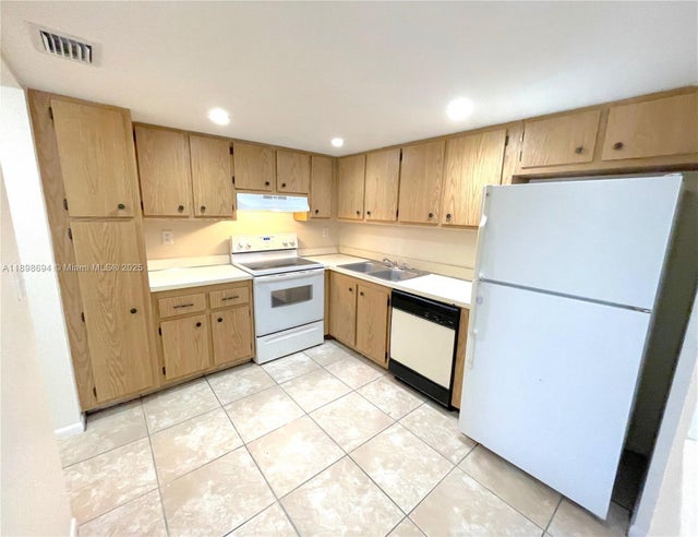 3 of 14 - 704 Se 2nd Ave 448, Deerfield Beach, FL