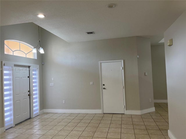 5 of 12 - 15205 Sw 13th Ter, Miami, FL