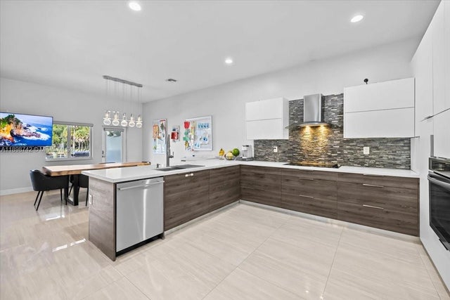 3 of 50 - 2726 Treasure Cove Cir, Dania Beach, FL