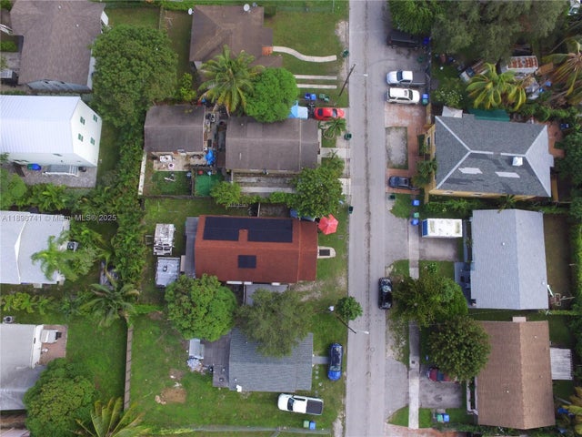 4 of 7 - 3759 Florida Ave, Miami, FL