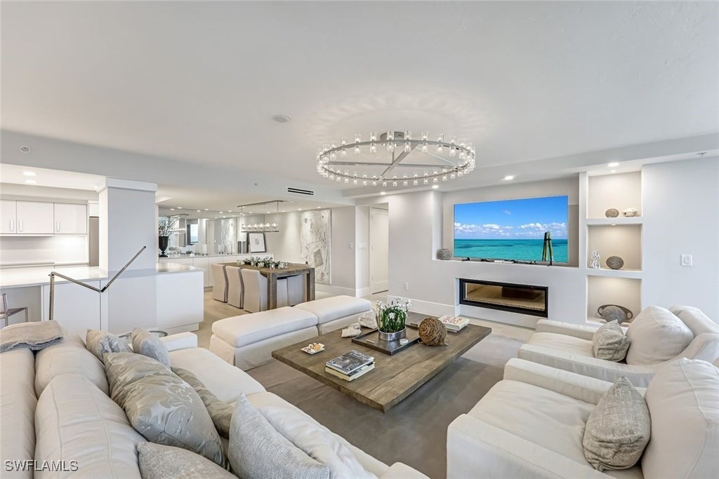 5601 Turtle Bay Dr 1102, Naples