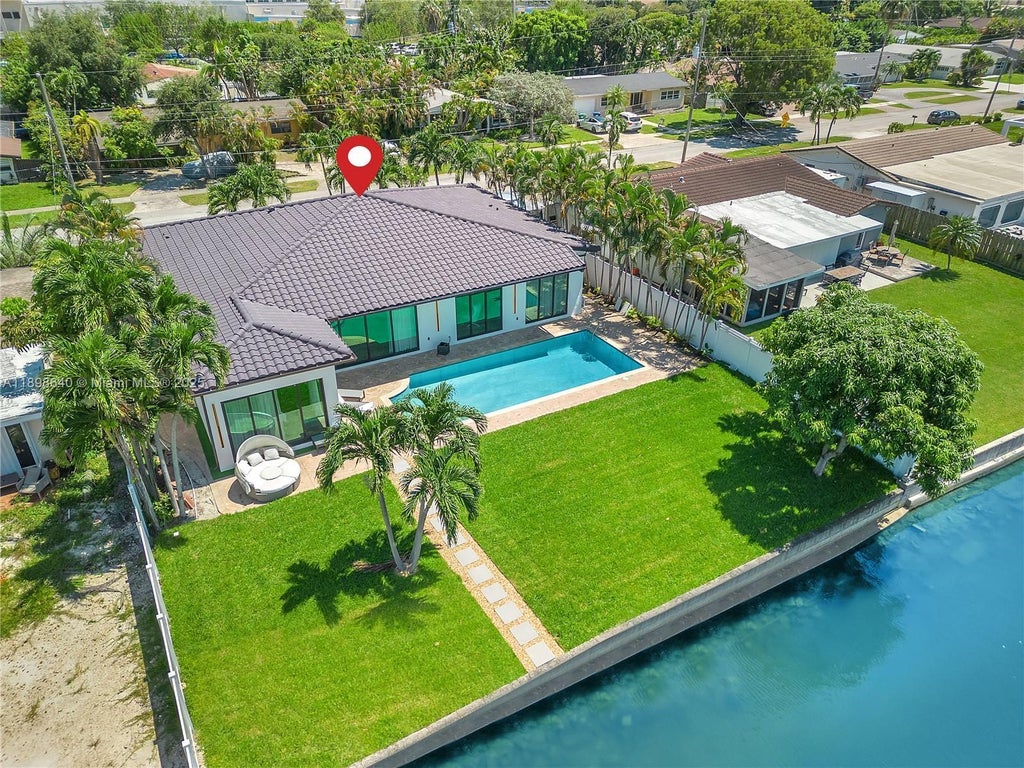 21100 Ne 25th Ct, Miami