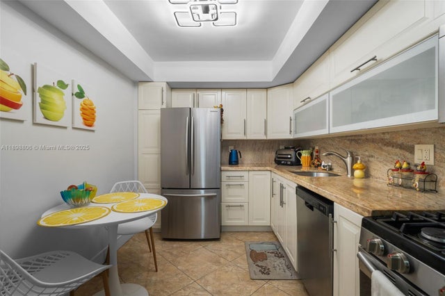 5 of 40 - 3140 S Ocean Dr 708, Hallandale Beach, FL