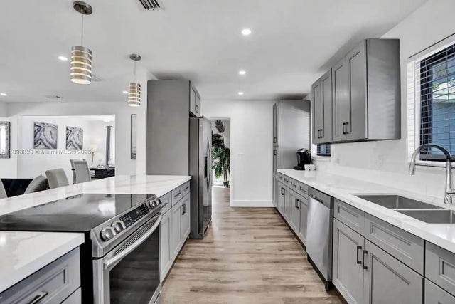 2 of 40 - 1024 Ne 4th St, Hallandale Beach, FL