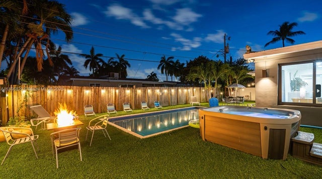 4 of 40 - 1024 Ne 4th St, Hallandale Beach, FL