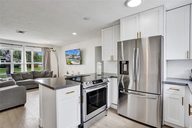 2 of 71 - 1124 Ne 6th St, Hallandale Beach, FL