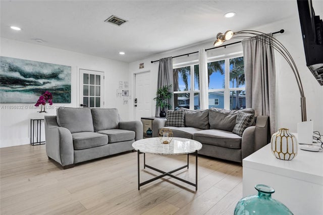 5 of 71 - 1124 Ne 6th St, Hallandale Beach, FL