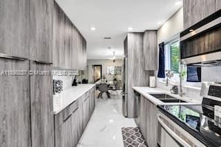 3 of 47 - 1321 S 16th Ave, Hollywood, FL
