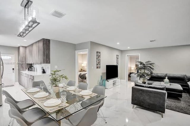 5 of 47 - 1321 S 16th Ave, Hollywood, FL
