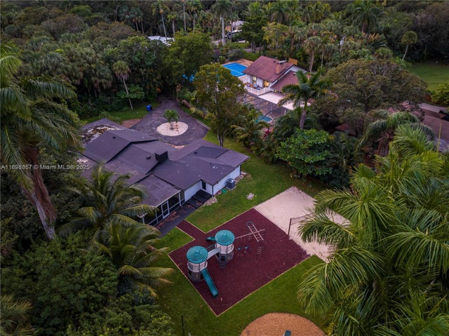 1 of 41 - 2100 Sw 28th Way, Fort Lauderdale, FL