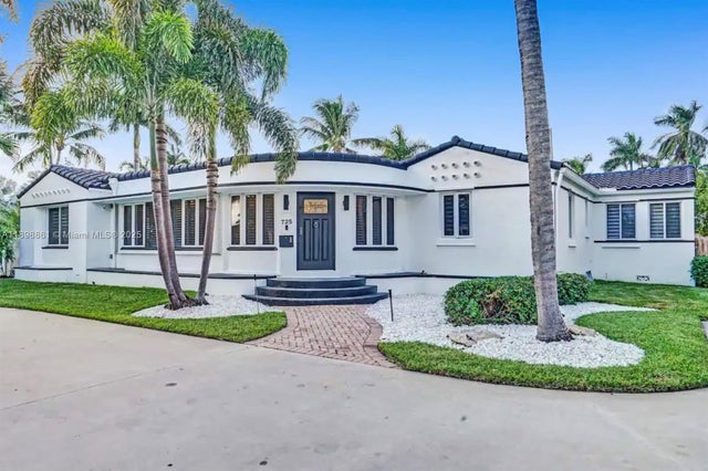 3 of 37 - 725 Harrison St, Hollywood, FL