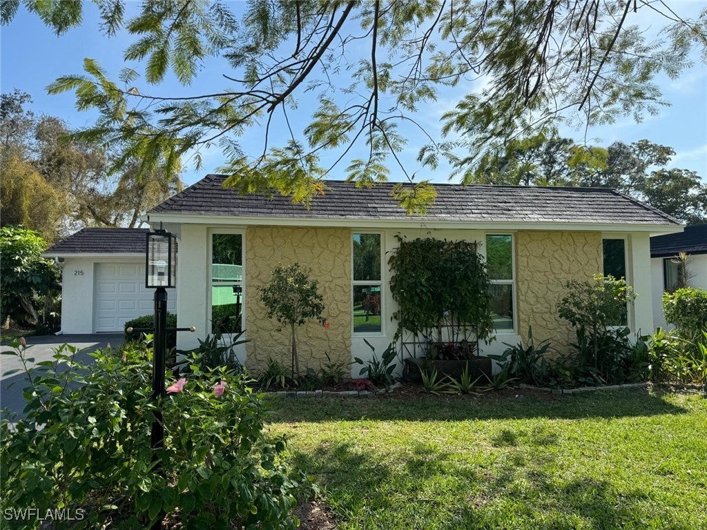 215 Lanchester Ct 44, Naples