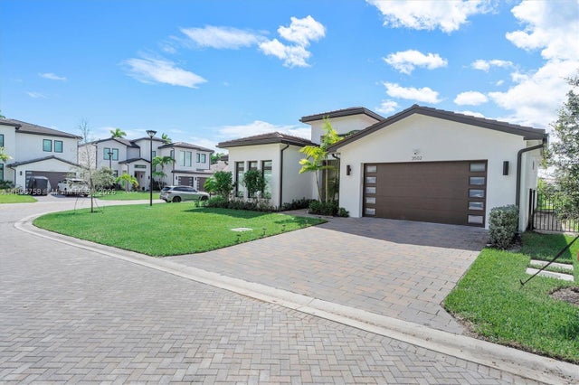 1 of 59 - 3502 N Ashwood Cir N, Hollywood, FL