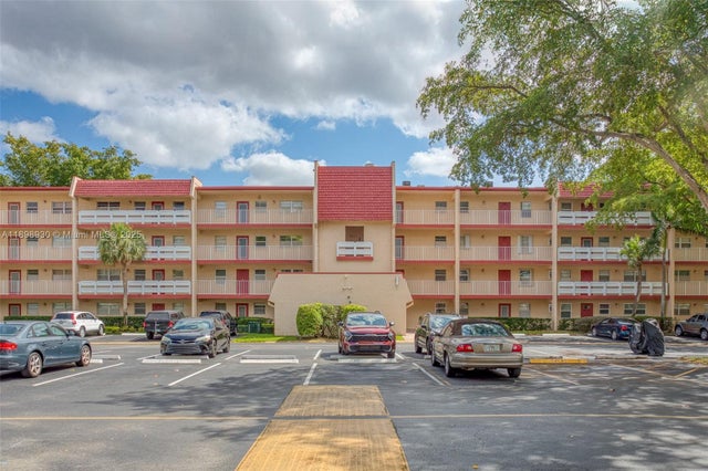 2 of 19 - 1005 Country Club Dr 408, Margate, FL