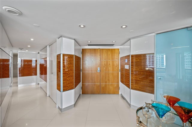 3 of 44 - 400 S Pointe Dr 910, Miami Beach, FL