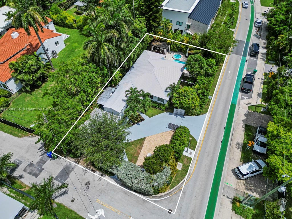 1339 S Venetian Way, Miami