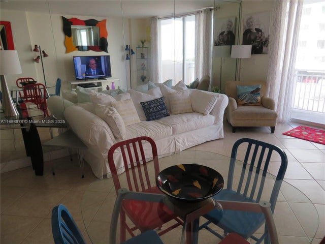 4 of 22 - 345 Ocean Dr 320, Miami Beach, FL