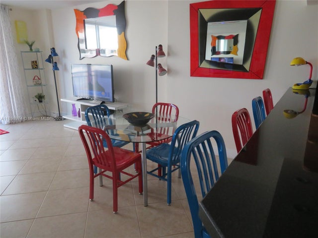 5 of 22 - 345 Ocean Dr 320, Miami Beach, FL