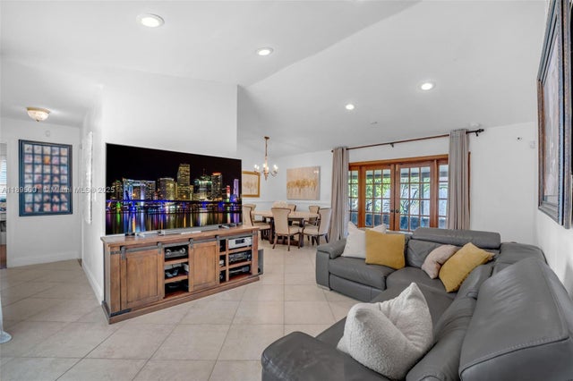 4 of 27 - 14273 Sw 153rd Ter, Miami, FL
