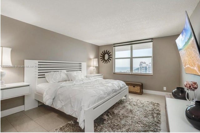 3 of 5 - 3015 N Ocean Blvd 19h, Fort Lauderdale, FL