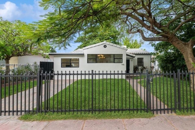 2 of 18 - 1915 Normandy Drive, Miami Beach, FL