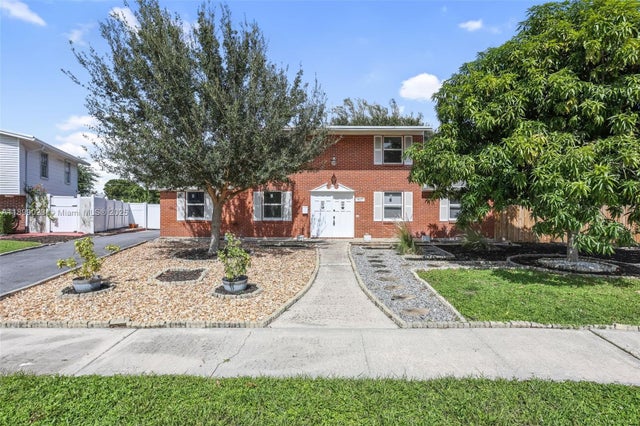 1 of 32 - 917 Orange Dr, Lake Park, FL