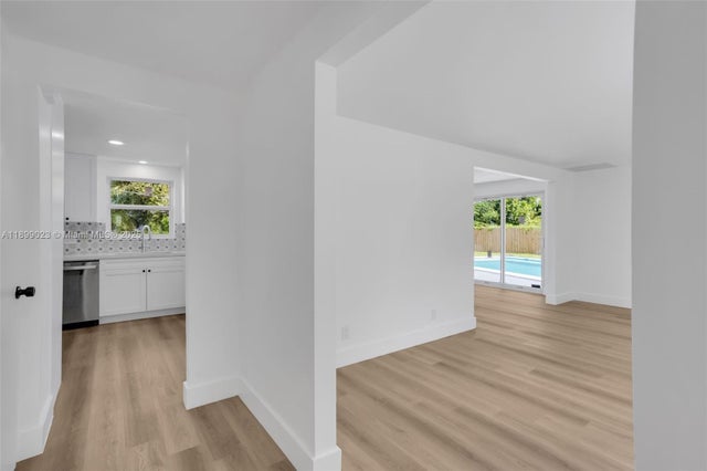 5 of 32 - 917 Orange Dr, Lake Park, FL