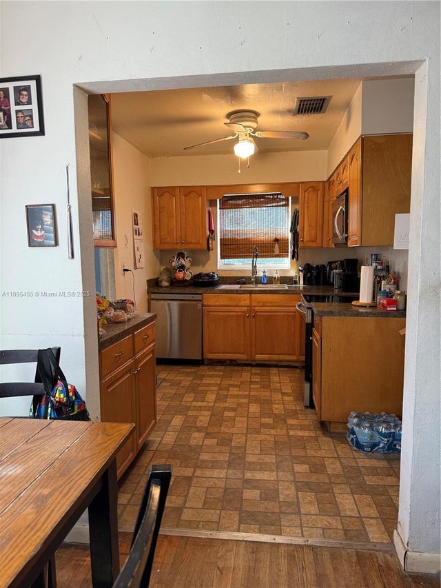 4 of 17 - 7508 Farragut St, Hollywood, FL