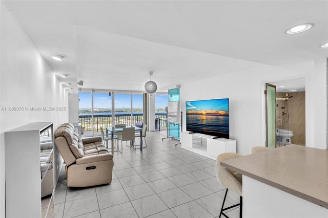 1 of 76 - 2425 Presidential Way 2003, West Palm Beach, FL