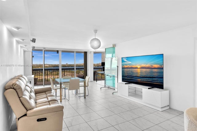 3 of 76 - 2425 Presidential Way 2003, West Palm Beach, FL