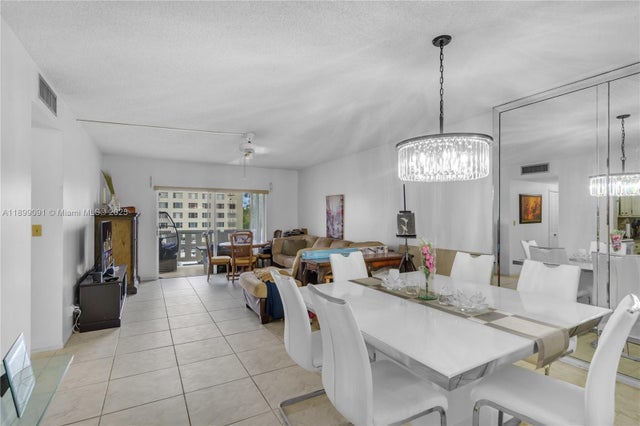 2 of 26 - 4350 Hillcrest Dr 314, Hollywood, FL