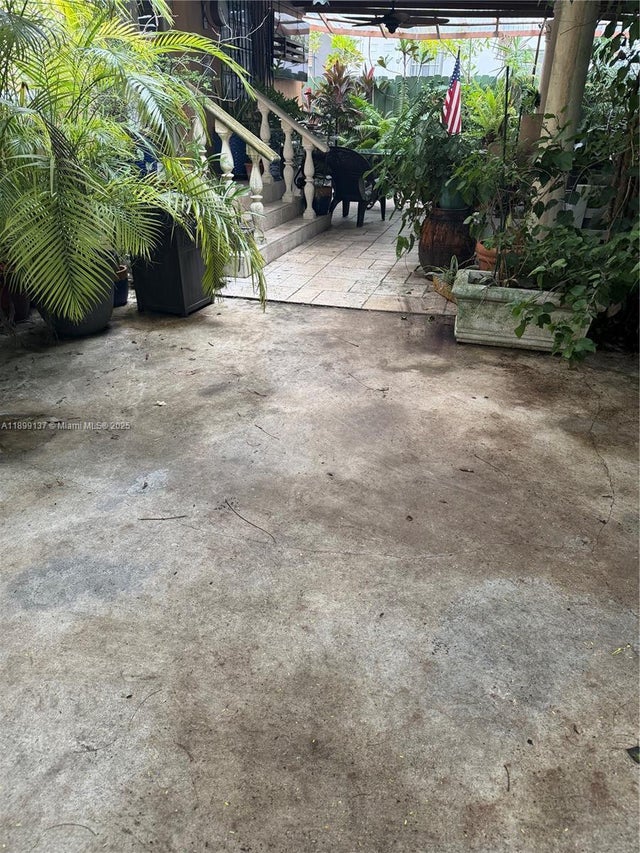 4 of 60 - 901 Sw 19th Ave, Miami, FL