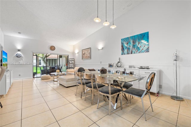 4 of 27 - 21240 Harbor Way 285-28, Aventura, FL