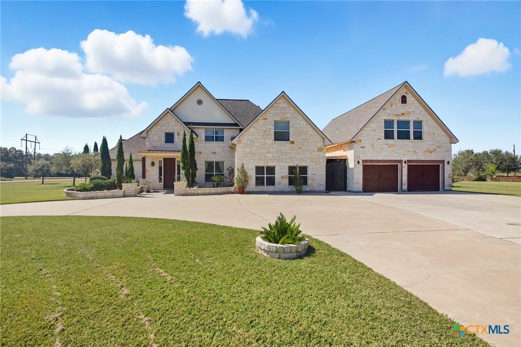 130 Post Oak Circle, Inez