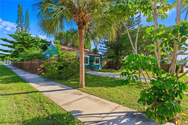 2 of 42 - 2447 Wilson St, Hollywood, FL