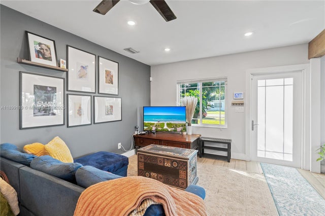 5 of 42 - 2447 Wilson St, Hollywood, FL