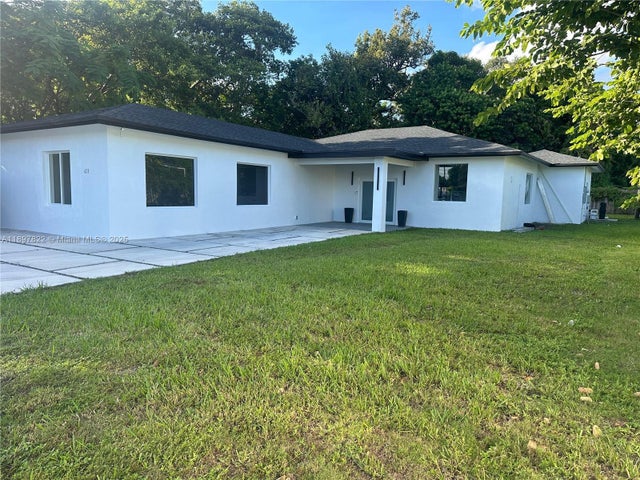 4 of 17 - 651 Ne 172nd St, Miami, FL