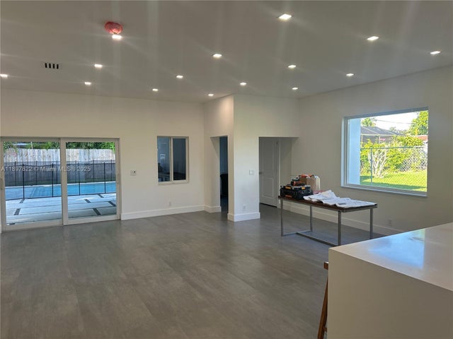 5 of 17 - 651 Ne 172nd St, Miami, FL