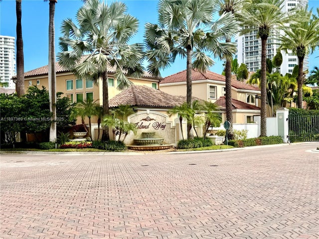 3699 Ne 208th Ter, Aventura