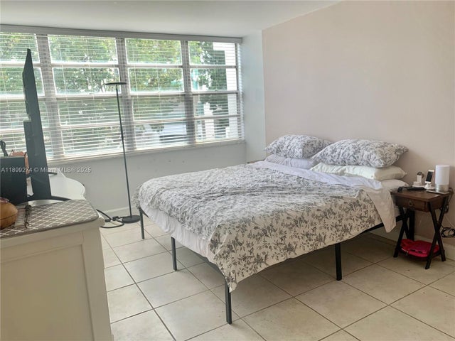 5 of 6 - 2016 Bay Dr 203, Miami Beach, FL