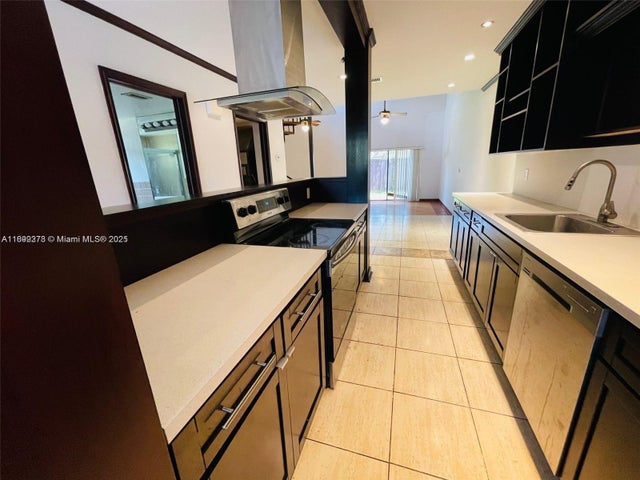 4 of 21 - 3911 Farragut St 3911, Hollywood, FL