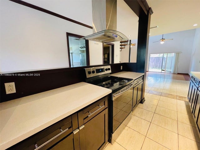 5 of 21 - 3911 Farragut St 3911, Hollywood, FL