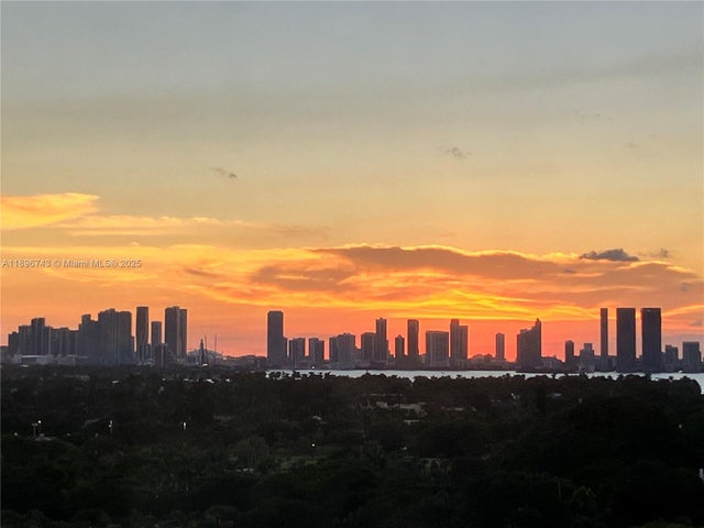 2 of 13 - 2899 Collins Ave 1638, Miami Beach, FL