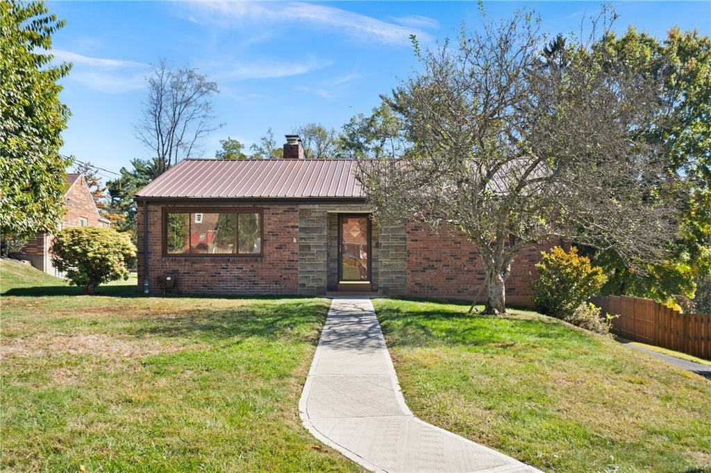 664 Rolling Green Drive, Bethel Park