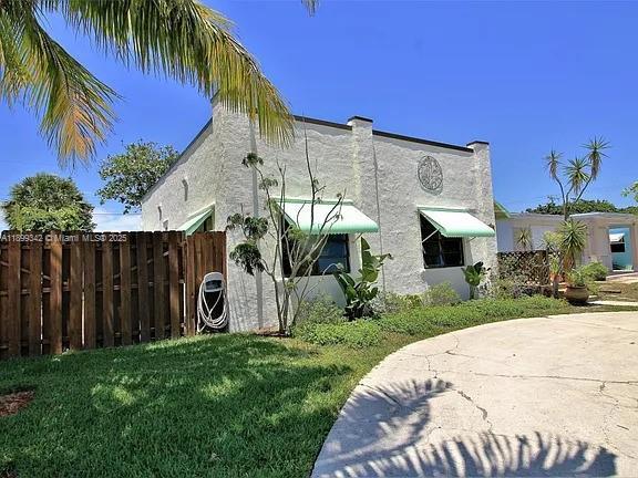 2 of 6 - 1517 N K St, Lake Worth, FL